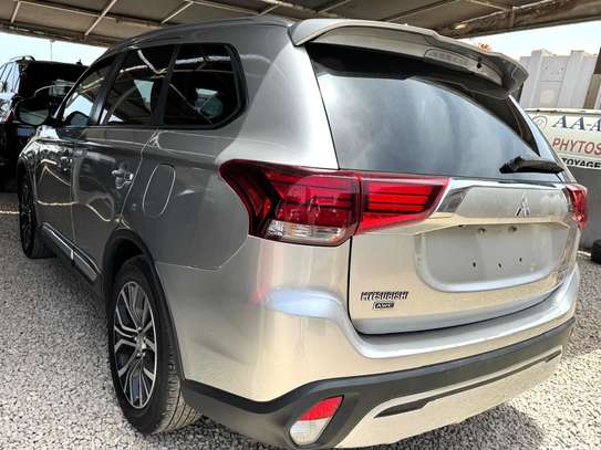 Mitsubishi Outlander image 7