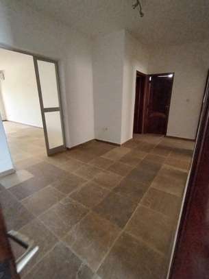 BEL APPARTEMENT F4 À LOUER AUX ALMADIES image 8