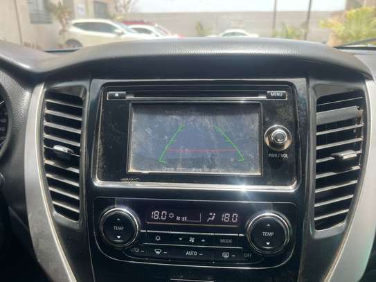 Mitsubishi pajero Diesel Full option image 10