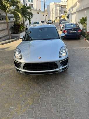 Porsche Macan S image 8