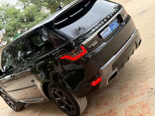 Range Rover sport image 6