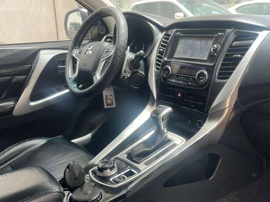 Mitsubishi pajero Diesel Full option image 11