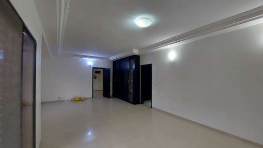 Duplex Grand Standing F5 à louer à Yoff Virage image 1