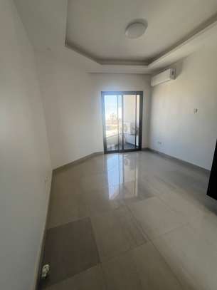 Appartement F3 vide à louer aux Mamelles, cité Mbakiyou Faye image 1