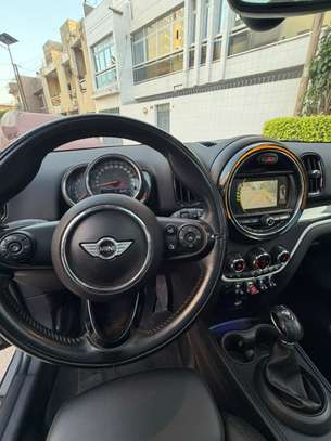 Mini Cooper Countrymane 2018 image 2