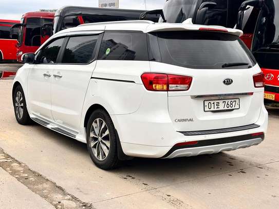 A LOUER KIA CARNIVAL 2017 image 6