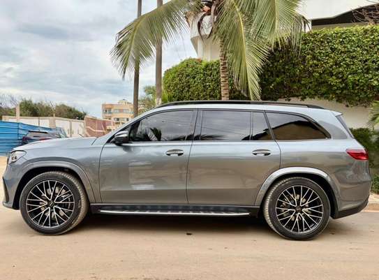 Mercedes benz GLS image 4