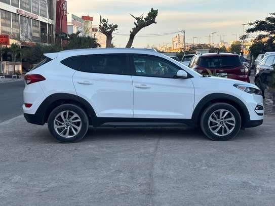 HYUNDAI TUCSON  4x4 image 6