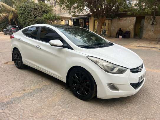 Hyundai Elantra Limited image 8