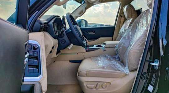 Toyota land cruiser vxr image 3