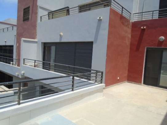 Très belle villa au cœur de Dakar image 2