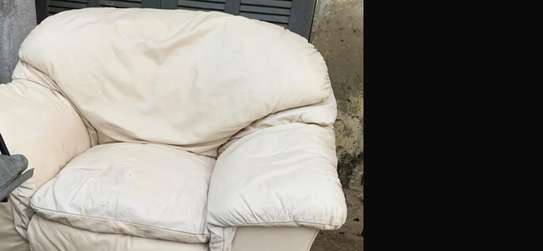 Pouf cuir blanc moelleux confortable salon image 3
