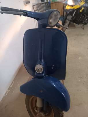 2 VESPA VINTAGE BLANC ET BLEU A RESTAURER image 3