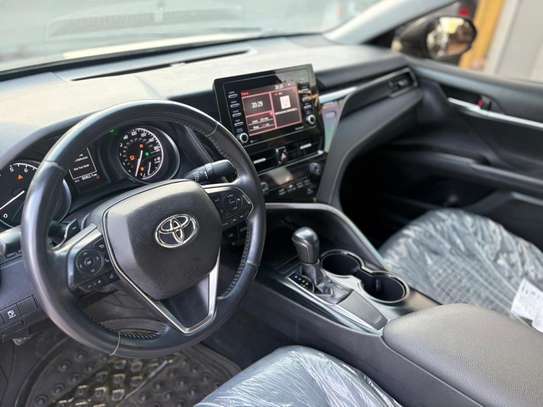 Toyota Camry 2021 faible kilométrage image 2