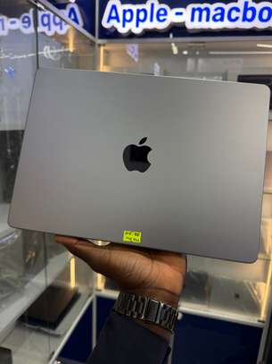MacBook Pro M2 Pro 14 pouces Ram 32Go SSD 512Go image 2