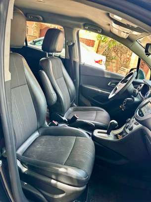 Chevrolet trax image 2