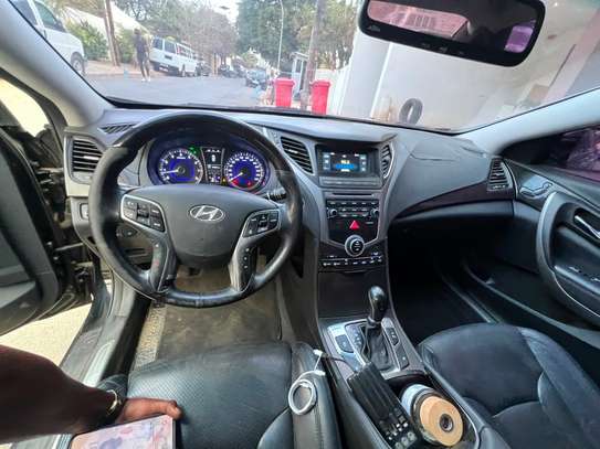 Hyundai Grandeur HG 300 Annee 2016 image 11