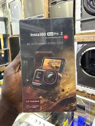 INSTA 360  ACE pro2 image 2