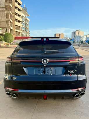Changan UNI-K SUV électrique 2022 noir élégant image 2