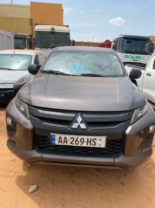 Mitsubishi L200 2022 image 4
