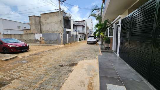 Maison R+1 à vendre à Zac Mbao image 10