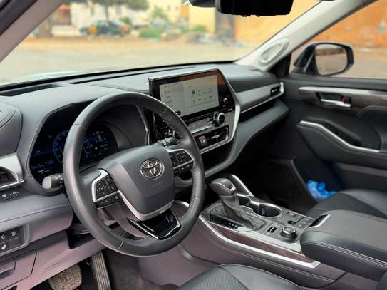 Toyota Highlander 2023 platinum image 8