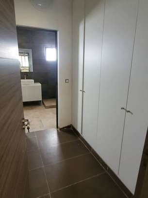 Trois chambres à louer par mois image 4