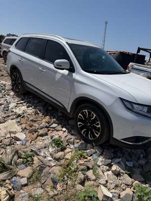 MITSUBISHI Outlander SUV 2019 image 6
