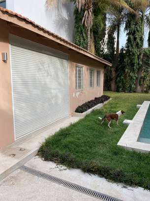 Villa TF avec piscine a vendre au Point E image 5
