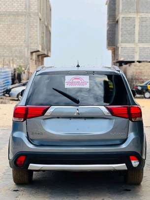 Mitsubishi Outlander SEL image 12
