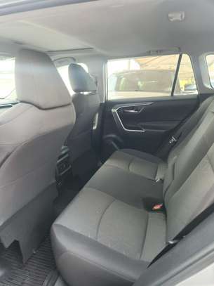 Toyota Rav 4 essence 2021 image 6