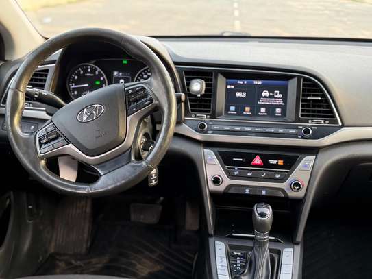 Hyundai Elantra image 3