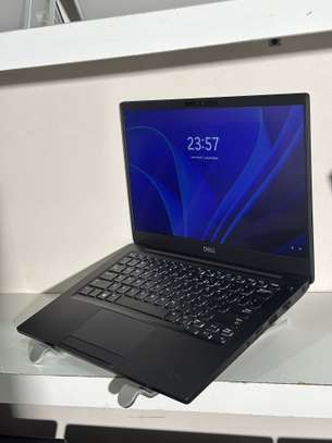 Dell 7390 image 4