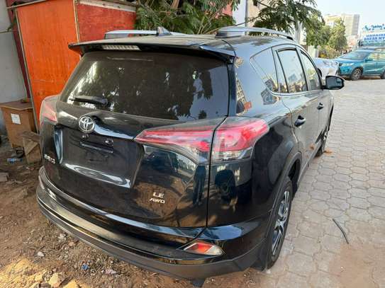 TOYOTA RAV LE image 6