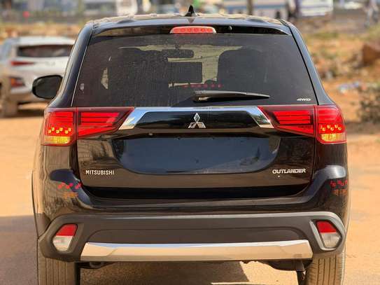 🔘 : MITSUBISHI 🔘 Modèle : OUTLANDER 🔘 Année : 2018 🔘 image 4