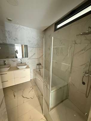 A louer à Fann Mermoz, grand appartement image 11