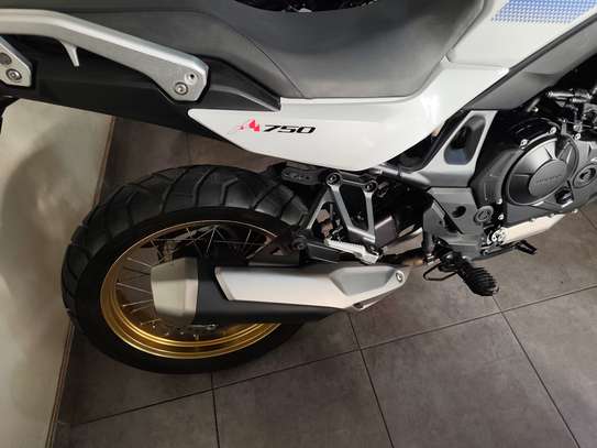 Honda Transalp 750 image 2
