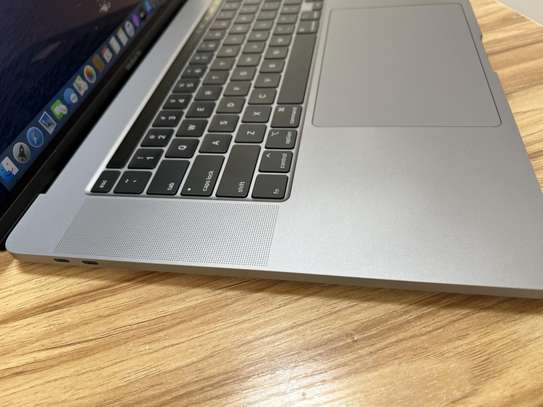 MacBook Pro 2019 image 2