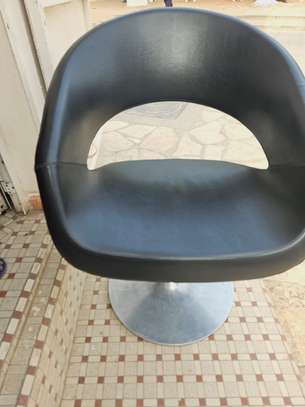 Chaise pour salon de coiffure image 1