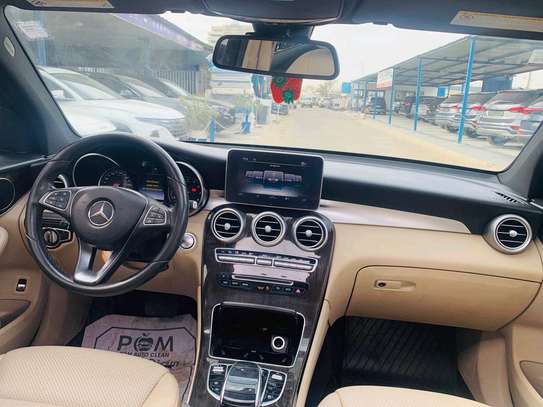 Mervedes glc300 2017 image 12