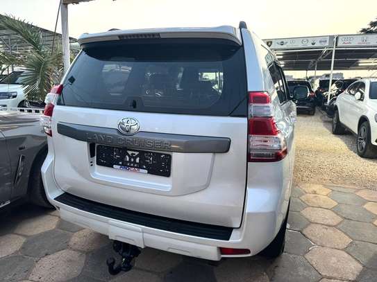 Toyota Land Cruiser Prado image 5