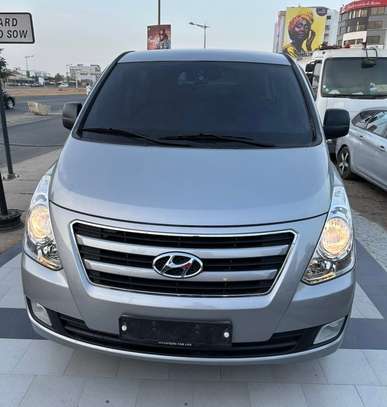 Hyundai Starex 12 places Deluxe image 11