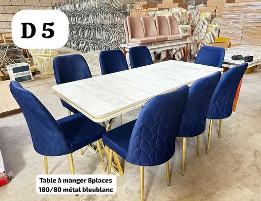 Table à manger 8 places image 3