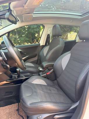 *Peugeot* 2008 année :  *2016-17 image 11