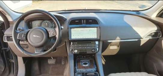 JAGUAR F PACE 2019 image 11