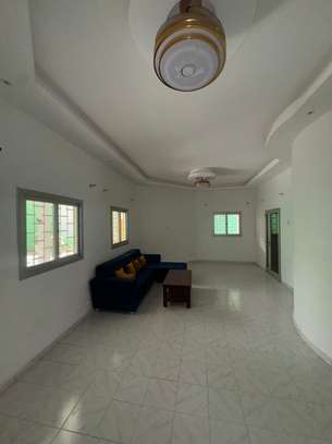 VILLA R+1 A LOUER COMMERCIAL image 11