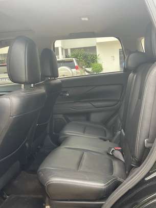 2017 Mitsubishi outlander image 10