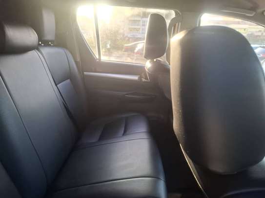 TOYOTA HILUX image 6