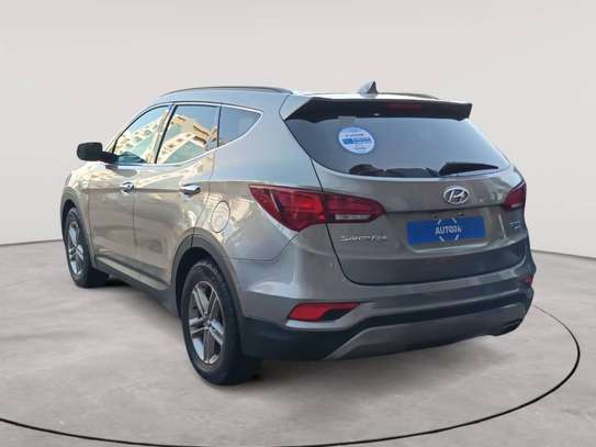 Hyundai Santa Fe 2017 – Intérieur cuir – Excellent état image 9