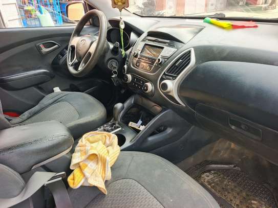 HYUNDAI TUCSON image 6